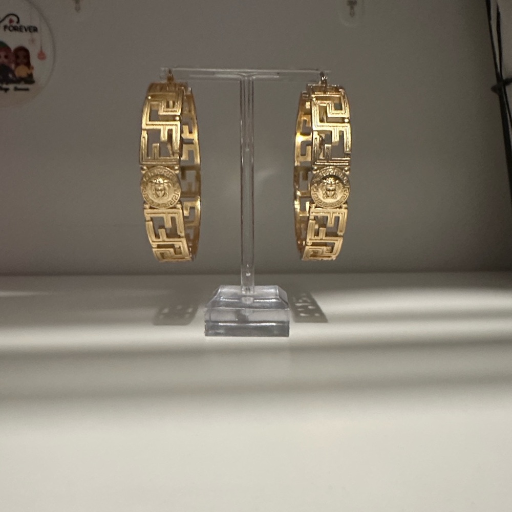 Elegant Gold Hoop Earrings
